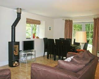 Trelowarren Hotel Gweek Bagian luar foto